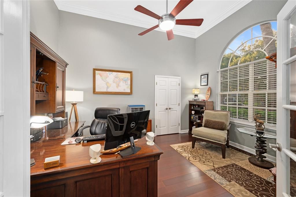 Под контрактом: $1,290,000 (6 спален, 4 ванн, 4016 Квадратных фут)