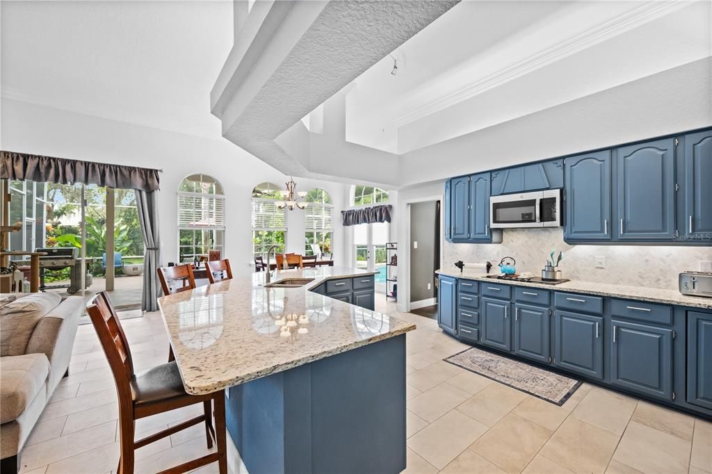 Под контрактом: $1,290,000 (6 спален, 4 ванн, 4016 Квадратных фут)