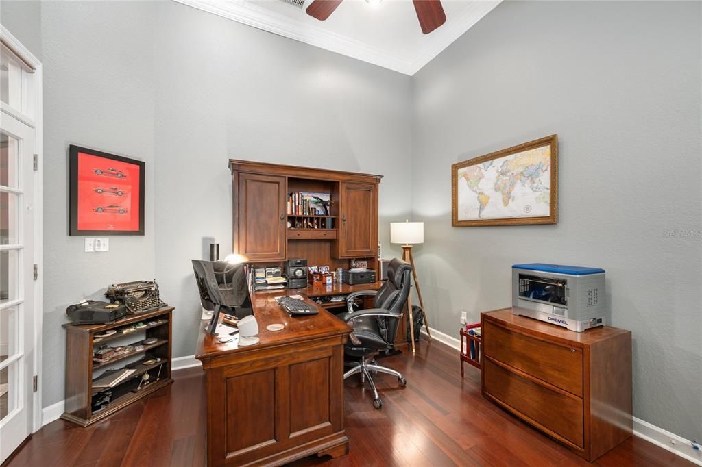 Под контрактом: $1,290,000 (6 спален, 4 ванн, 4016 Квадратных фут)