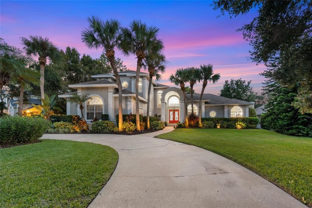 Под контрактом: $1,290,000 (6 спален, 4 ванн, 4016 Квадратных фут)