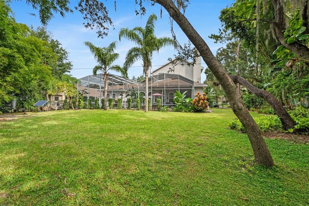 Под контрактом: $1,290,000 (6 спален, 4 ванн, 4016 Квадратных фут)