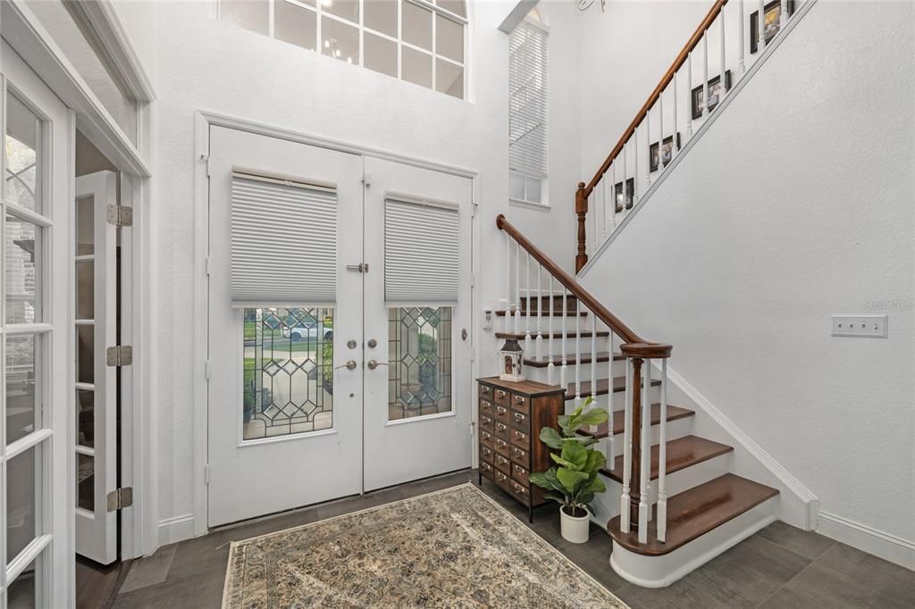 Под контрактом: $1,290,000 (6 спален, 4 ванн, 4016 Квадратных фут)