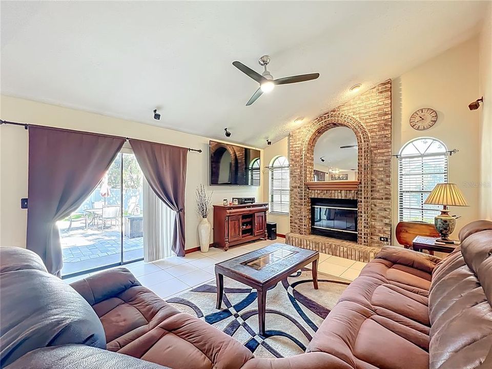 Active With Contract: $414,999 (3 beds, 2 baths, 1845 Square Feet)