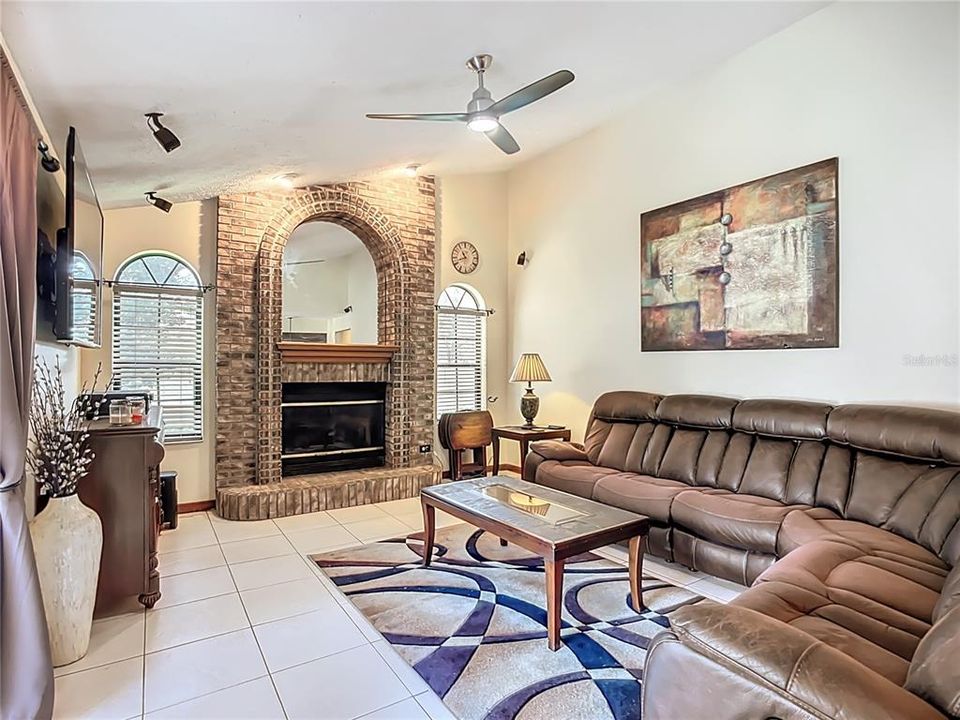 Active With Contract: $414,999 (3 beds, 2 baths, 1845 Square Feet)