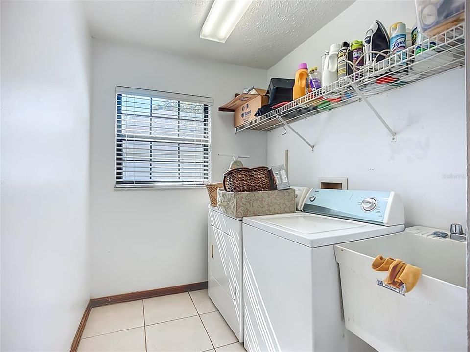 Active With Contract: $414,999 (3 beds, 2 baths, 1845 Square Feet)