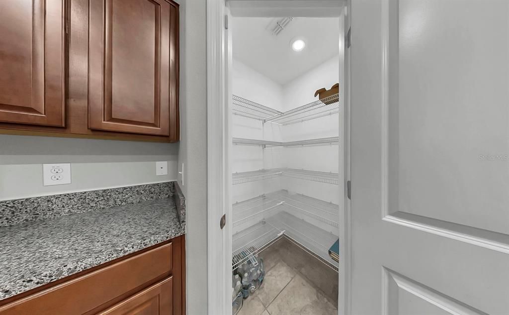 待售: $315,000 (4 贝兹, 2 浴室, 1841 平方英尺)