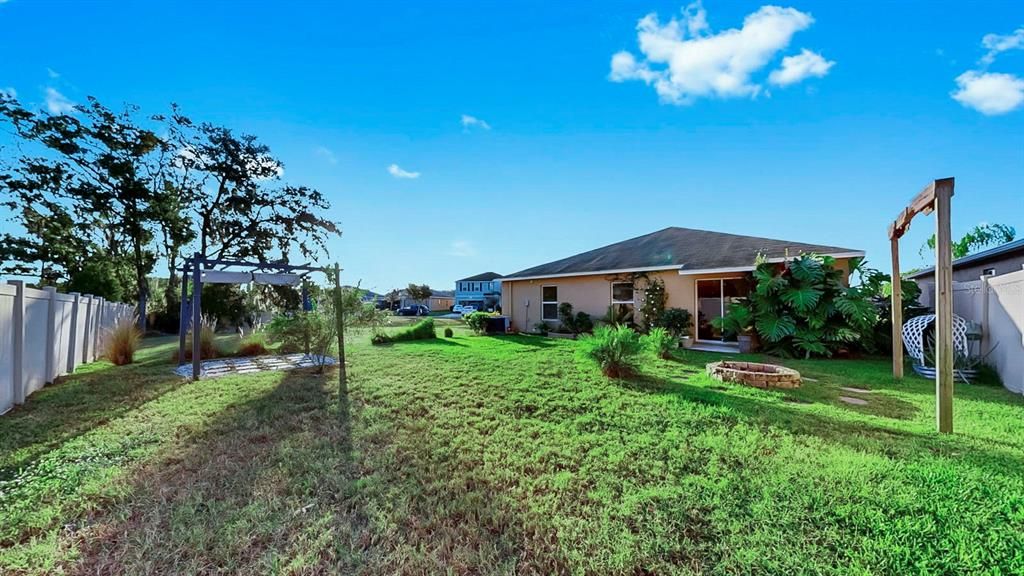 待售: $315,000 (4 贝兹, 2 浴室, 1841 平方英尺)