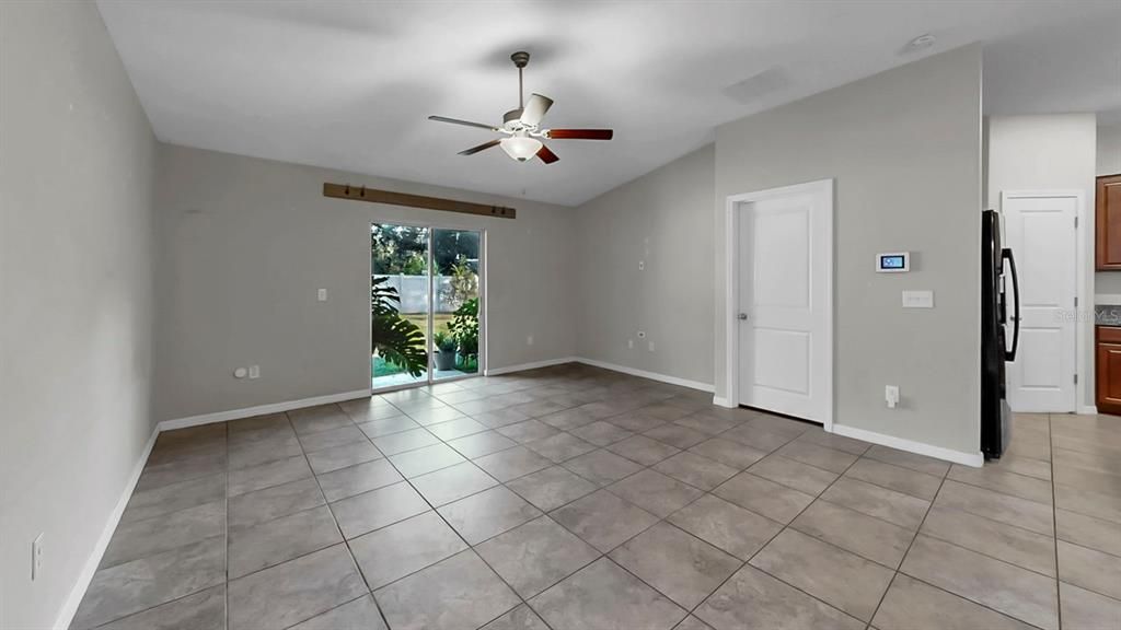 待售: $315,000 (4 贝兹, 2 浴室, 1841 平方英尺)