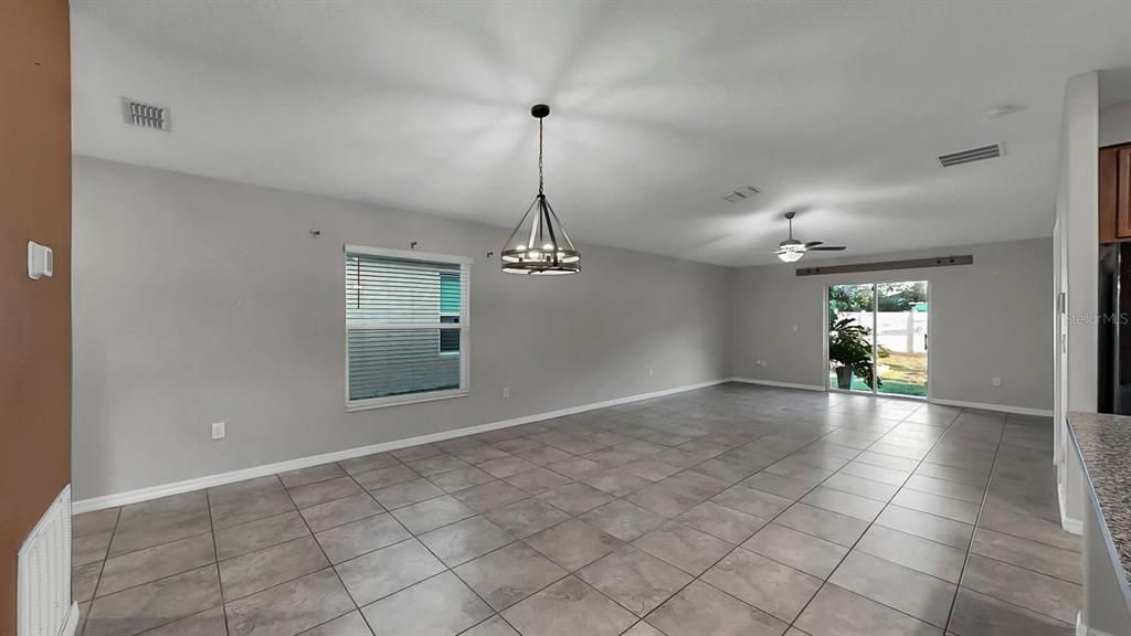 待售: $315,000 (4 贝兹, 2 浴室, 1841 平方英尺)