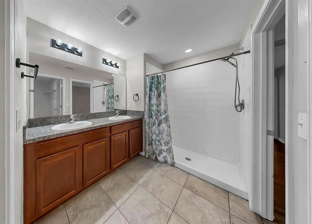 待售: $315,000 (4 贝兹, 2 浴室, 1841 平方英尺)