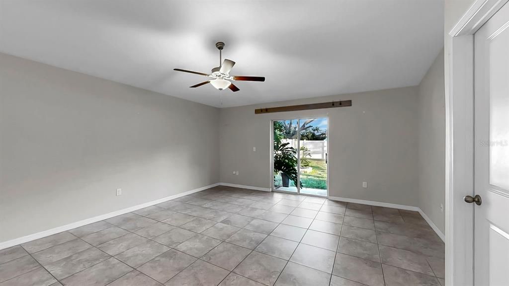 待售: $315,000 (4 贝兹, 2 浴室, 1841 平方英尺)