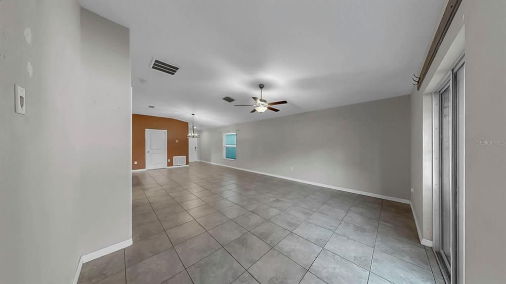 待售: $315,000 (4 贝兹, 2 浴室, 1841 平方英尺)