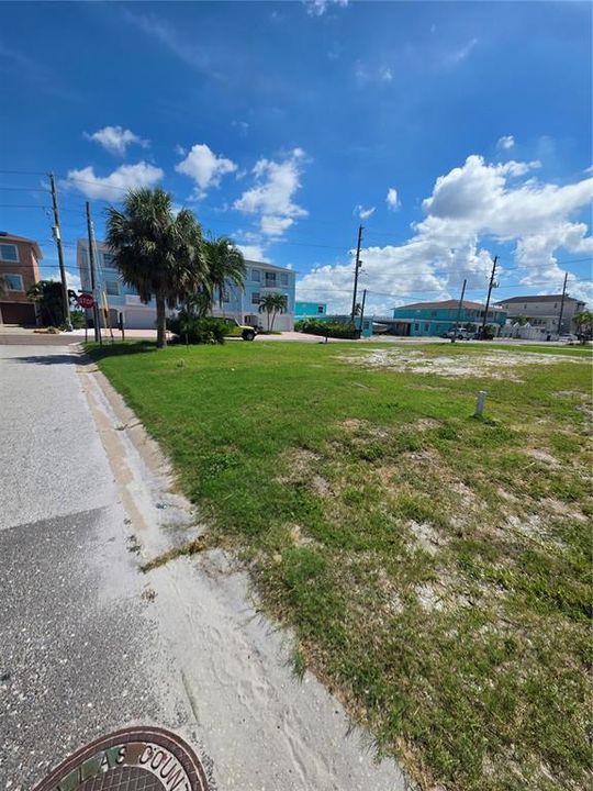 En Venta: $449,000 (0.15 acres)