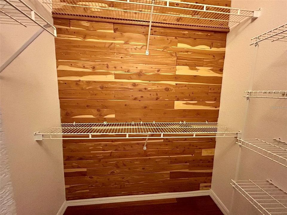 合同活跃: $1,925 (3 贝兹, 2 浴室, 1932 平方英尺)