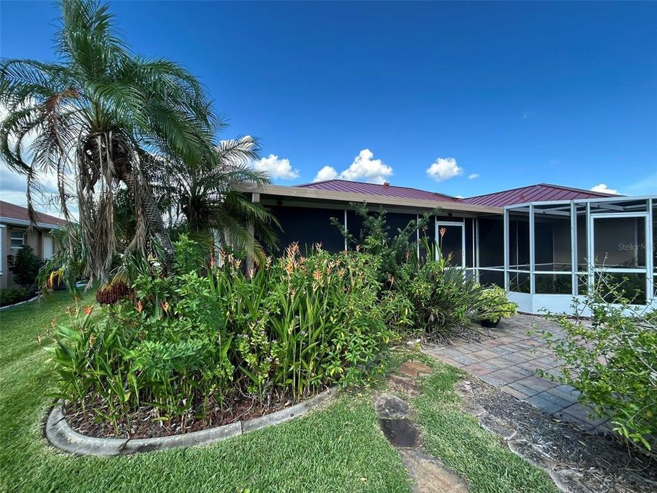 合同活跃: $1,925 (3 贝兹, 2 浴室, 1932 平方英尺)