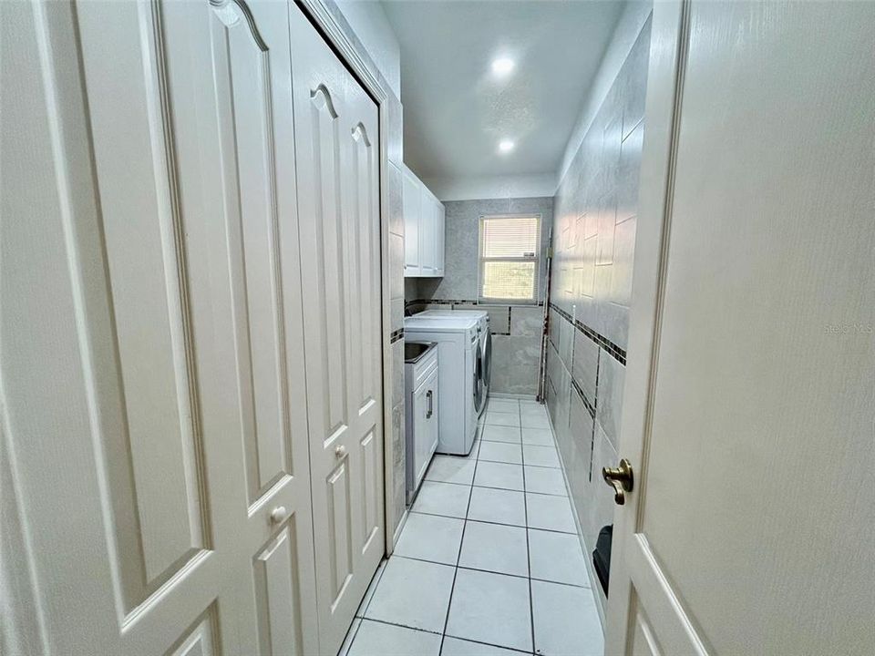 合同活跃: $1,925 (3 贝兹, 2 浴室, 1932 平方英尺)