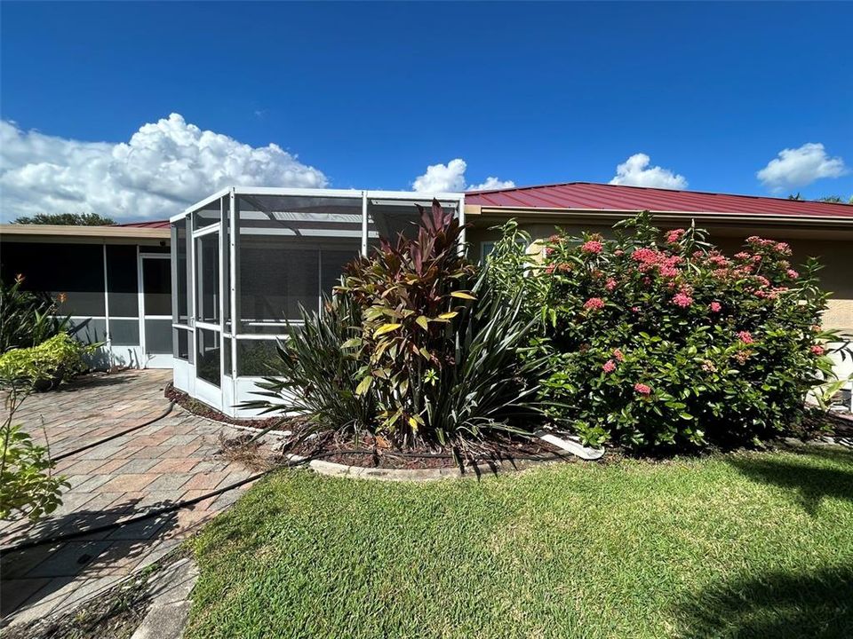 合同活跃: $1,925 (3 贝兹, 2 浴室, 1932 平方英尺)