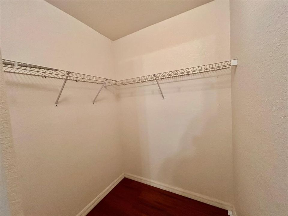 合同活跃: $1,925 (3 贝兹, 2 浴室, 1932 平方英尺)