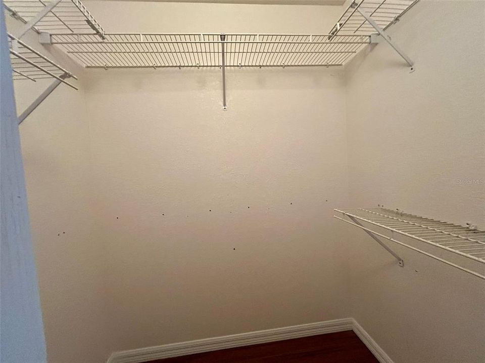 合同活跃: $1,925 (3 贝兹, 2 浴室, 1932 平方英尺)