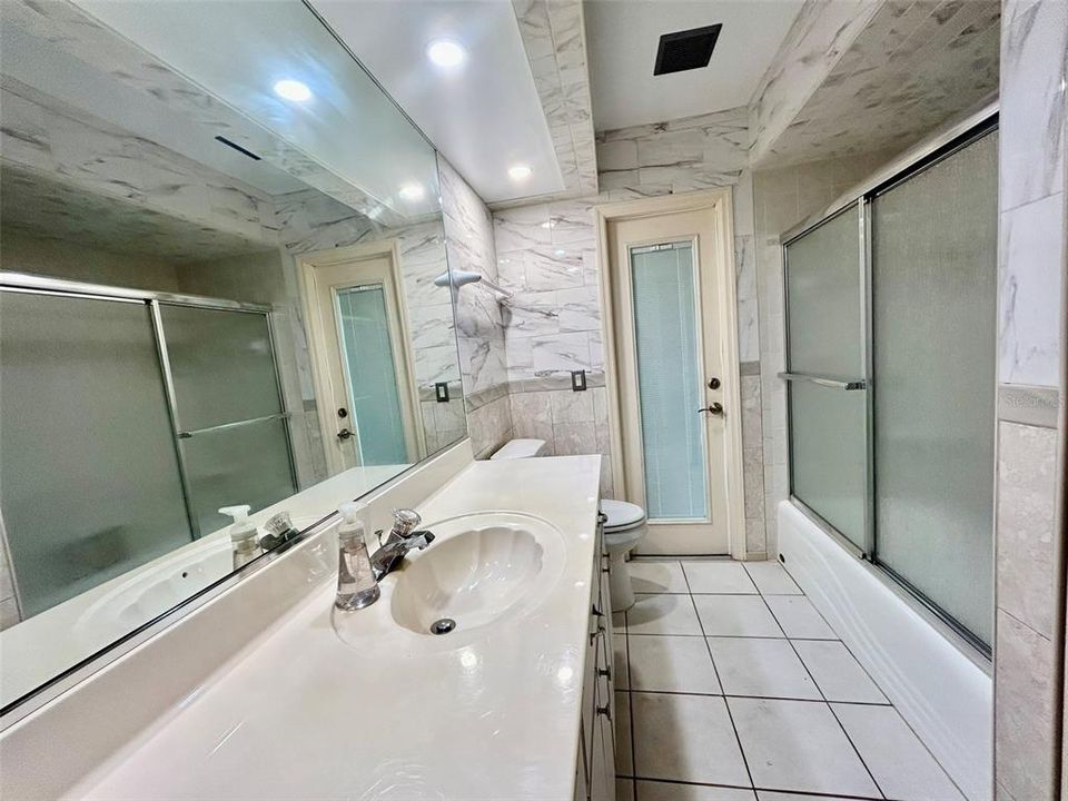 合同活跃: $1,925 (3 贝兹, 2 浴室, 1932 平方英尺)