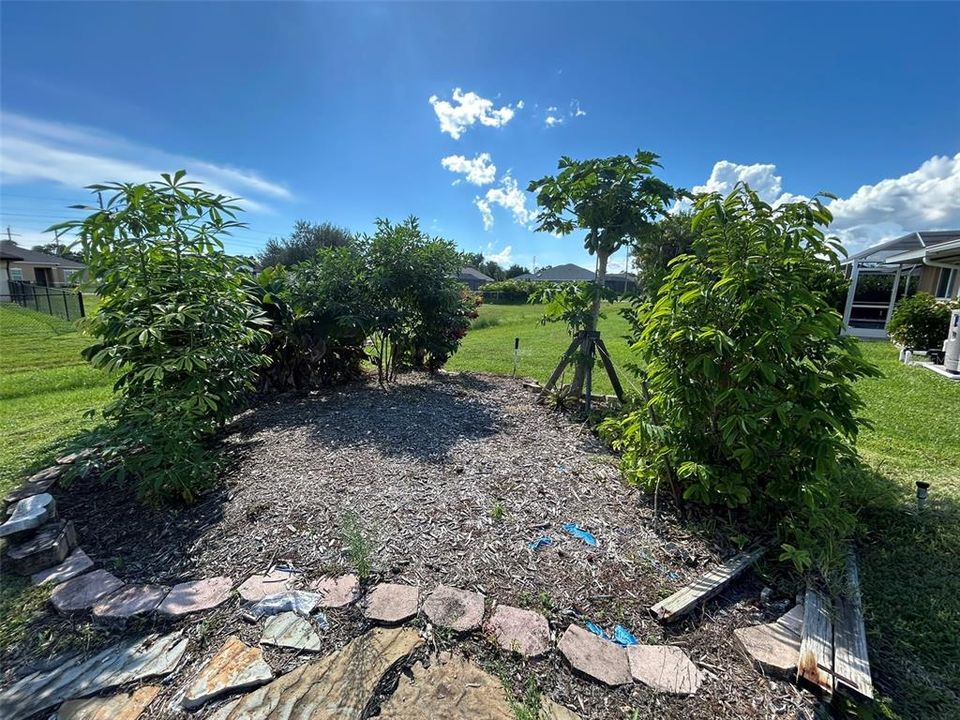 合同活跃: $1,925 (3 贝兹, 2 浴室, 1932 平方英尺)