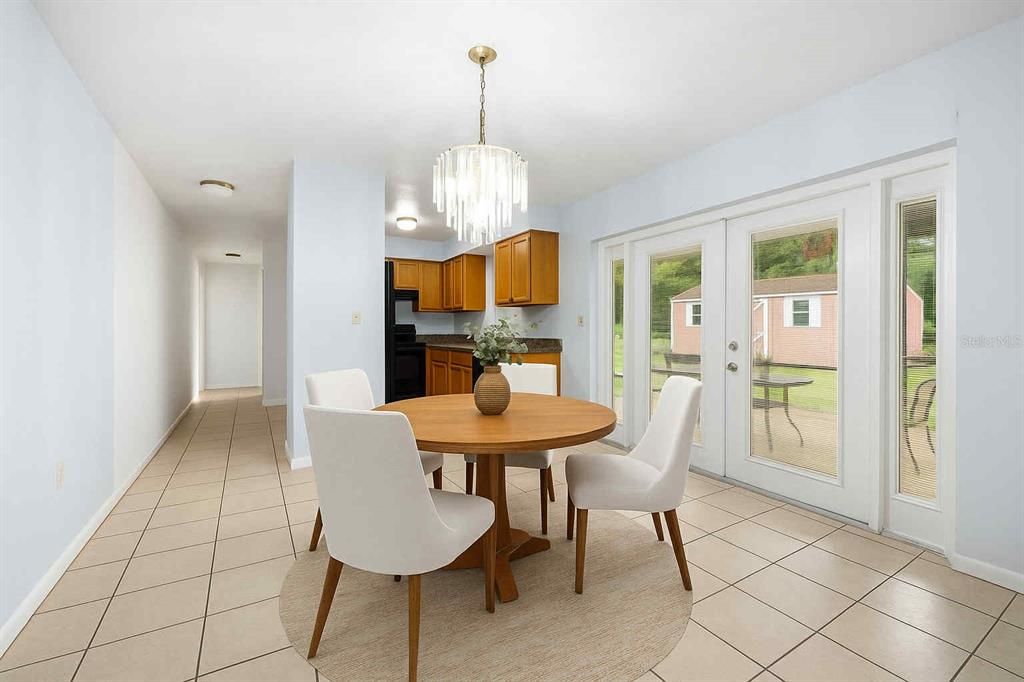 合同活跃: $235,000 (3 贝兹, 2 浴室, 1470 平方英尺)