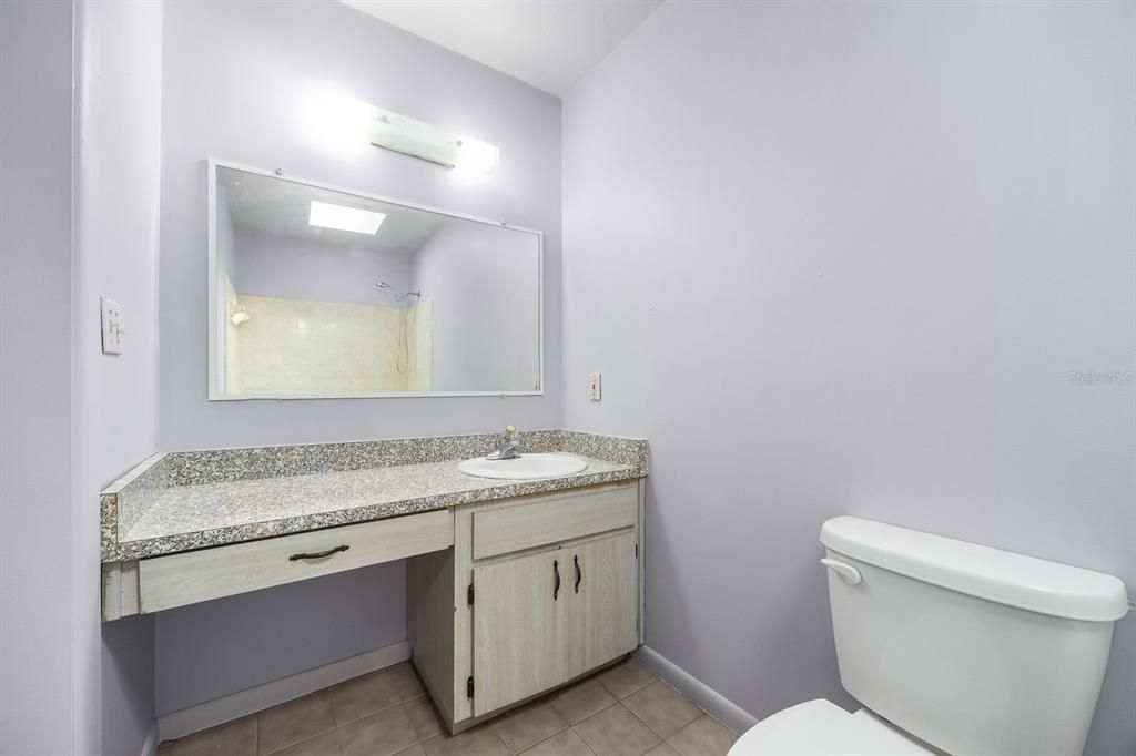 合同活跃: $235,000 (3 贝兹, 2 浴室, 1470 平方英尺)