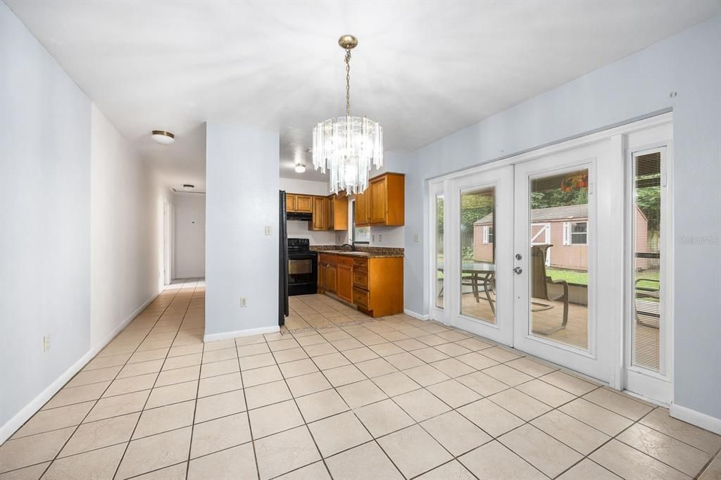 合同活跃: $235,000 (3 贝兹, 2 浴室, 1470 平方英尺)