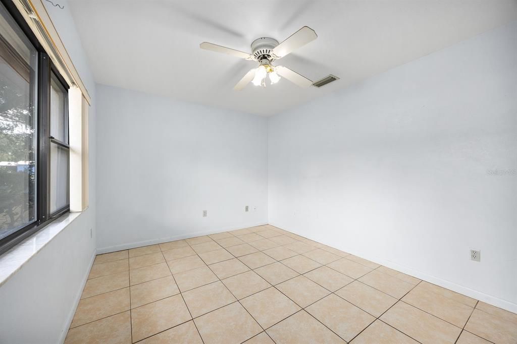 合同活跃: $235,000 (3 贝兹, 2 浴室, 1470 平方英尺)