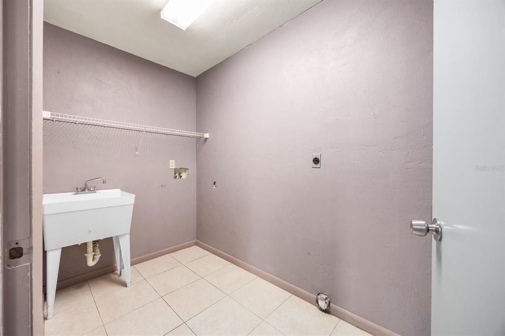 合同活跃: $235,000 (3 贝兹, 2 浴室, 1470 平方英尺)