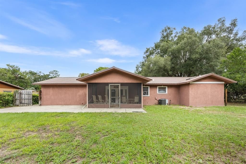 合同活跃: $235,000 (3 贝兹, 2 浴室, 1470 平方英尺)