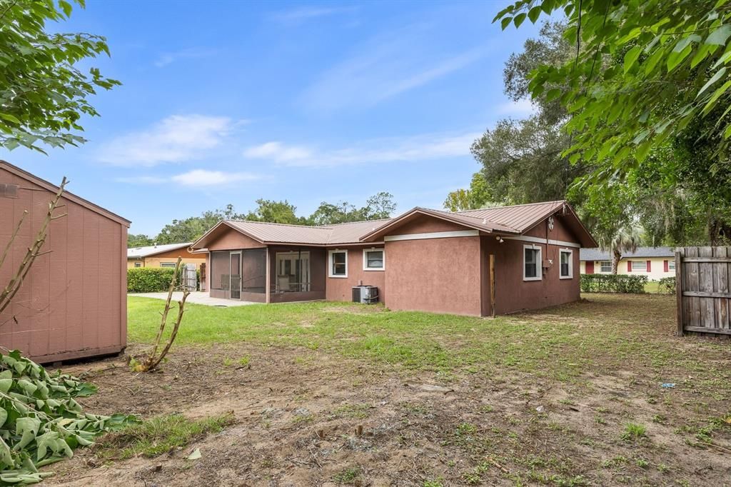 合同活跃: $235,000 (3 贝兹, 2 浴室, 1470 平方英尺)