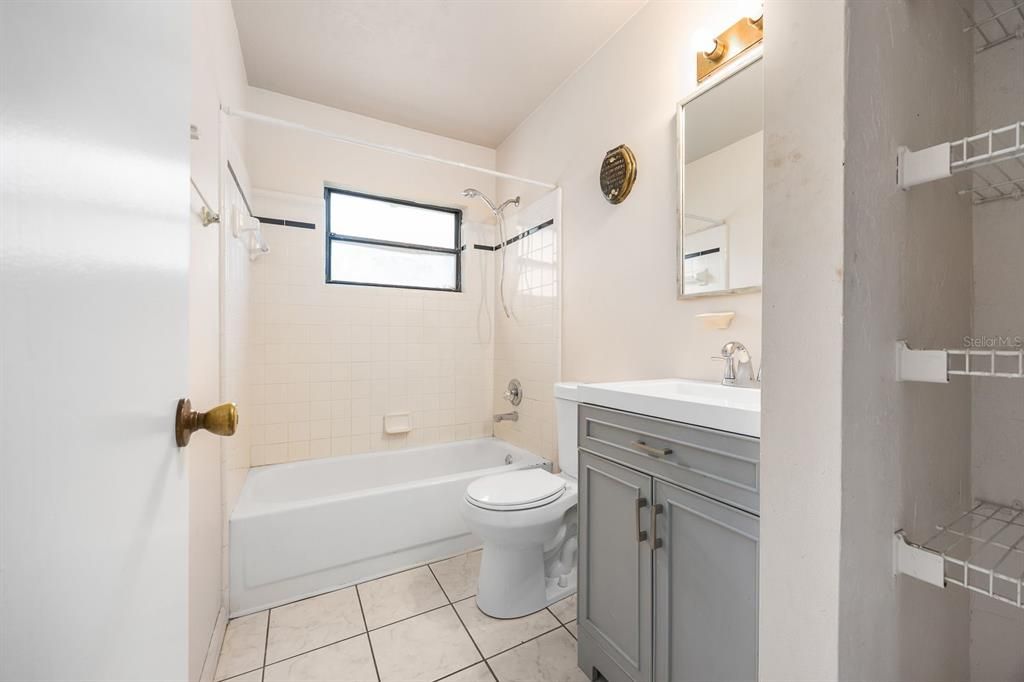 合同活跃: $235,000 (3 贝兹, 2 浴室, 1470 平方英尺)