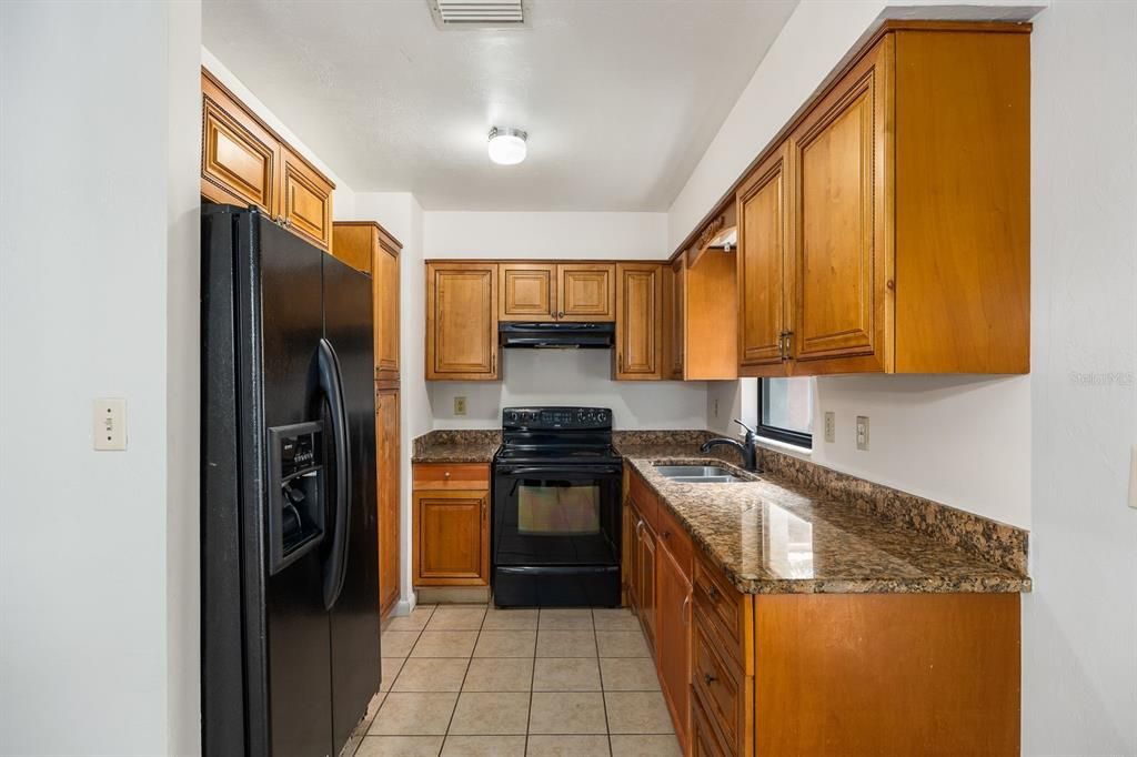 合同活跃: $235,000 (3 贝兹, 2 浴室, 1470 平方英尺)