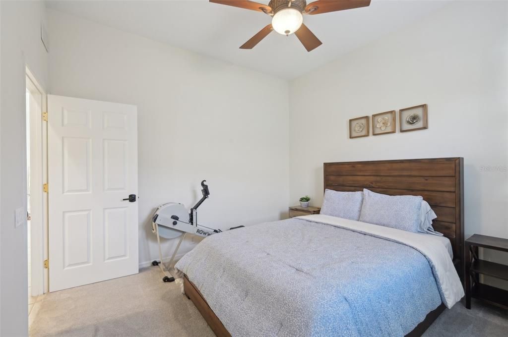 合同活跃: $520,000 (3 贝兹, 3 浴室, 2412 平方英尺)