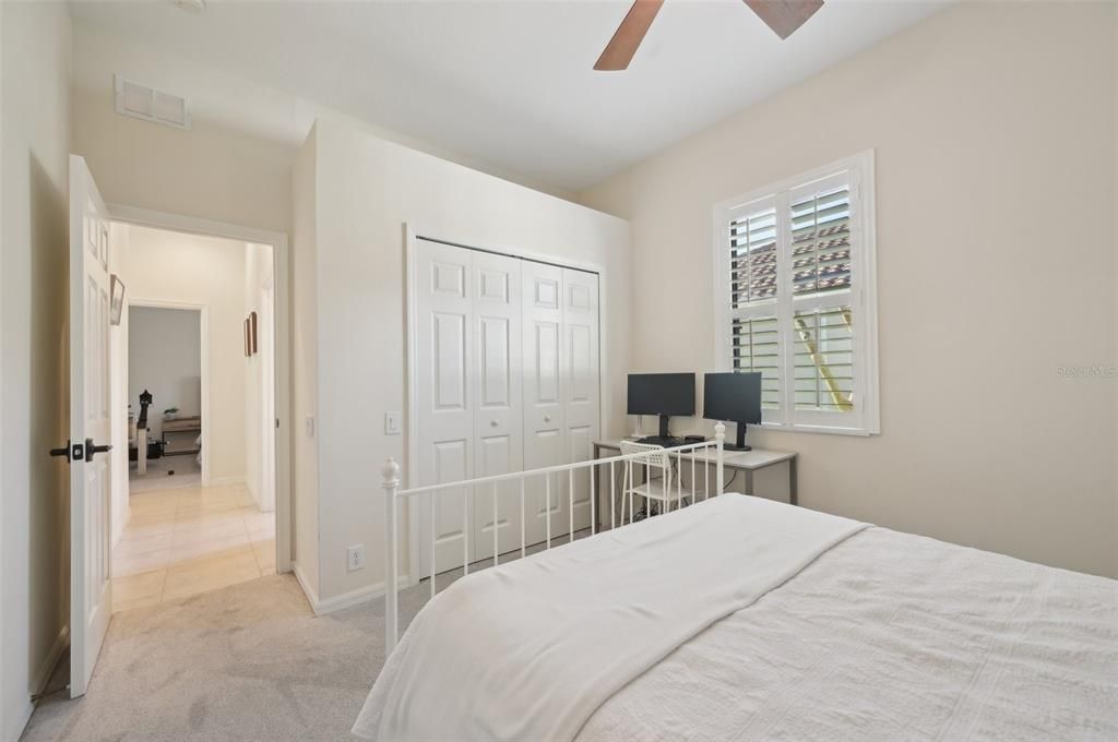 合同活跃: $520,000 (3 贝兹, 3 浴室, 2412 平方英尺)