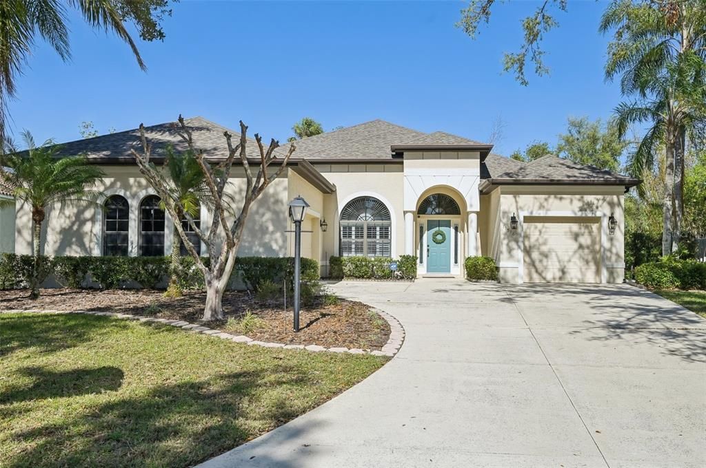 合同活跃: $520,000 (3 贝兹, 3 浴室, 2412 平方英尺)