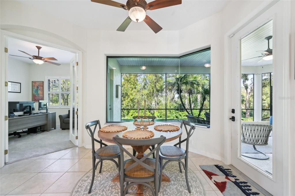 合同活跃: $520,000 (3 贝兹, 3 浴室, 2412 平方英尺)