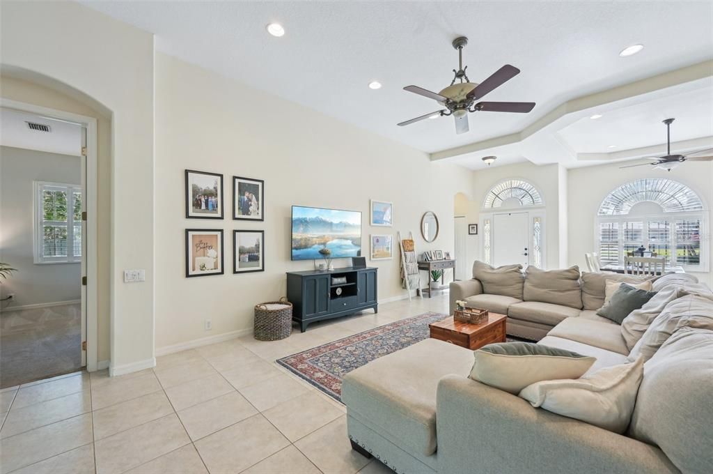 合同活跃: $520,000 (3 贝兹, 3 浴室, 2412 平方英尺)