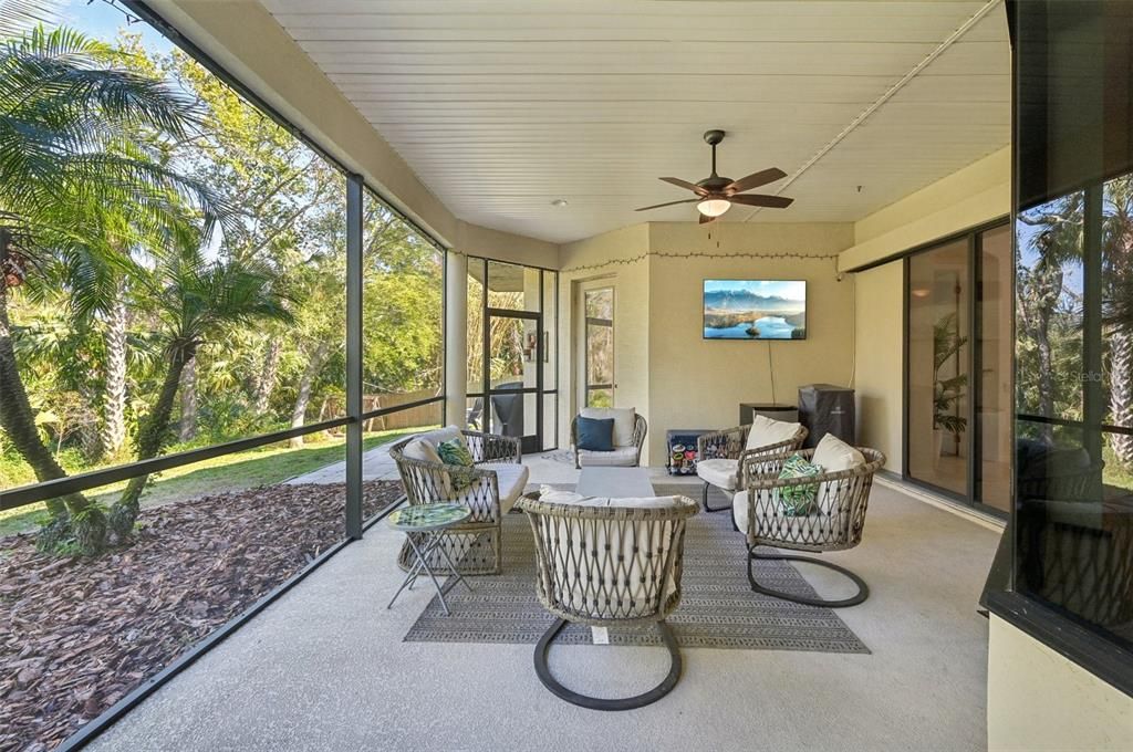 合同活跃: $520,000 (3 贝兹, 3 浴室, 2412 平方英尺)