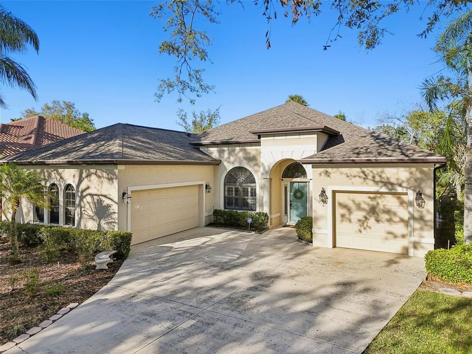 合同活跃: $520,000 (3 贝兹, 3 浴室, 2412 平方英尺)