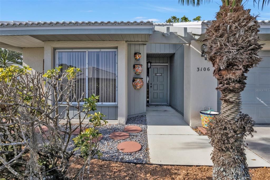 Recently Sold: $330,000 (2 beds, 2 baths, 1216 Square Feet)