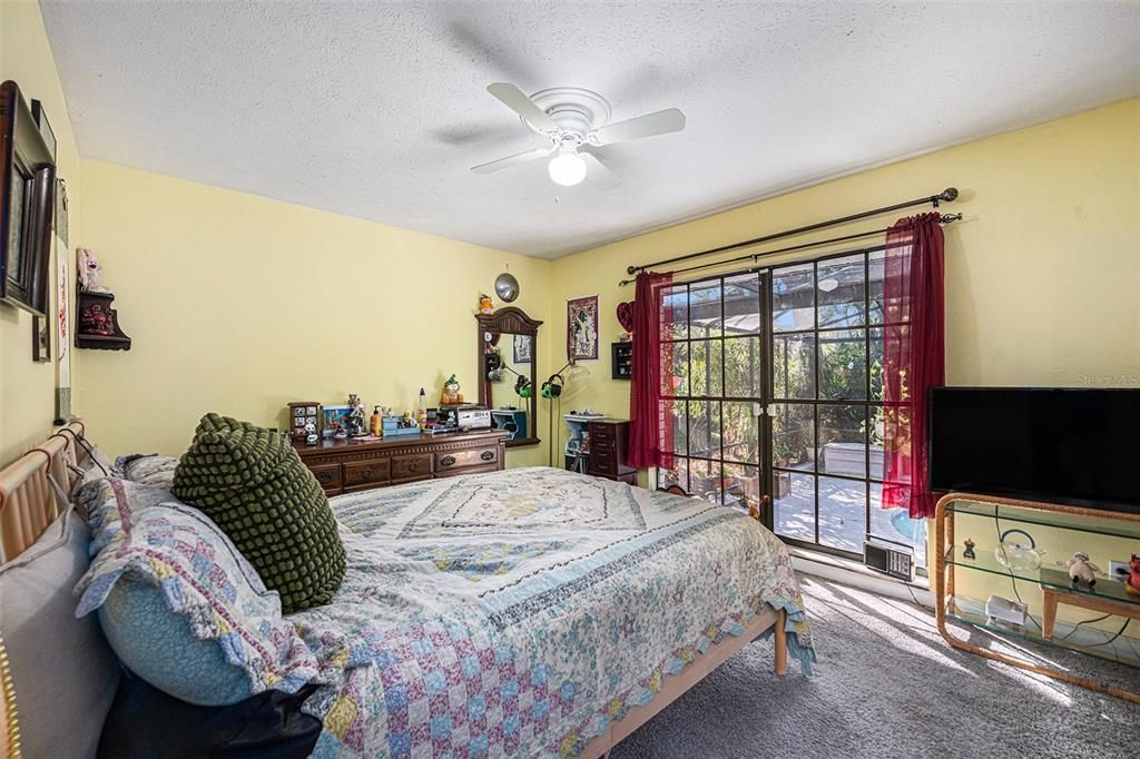 Activo con contrato: $519,900 (4 camas, 2 baños, 2300 Pies cuadrados)