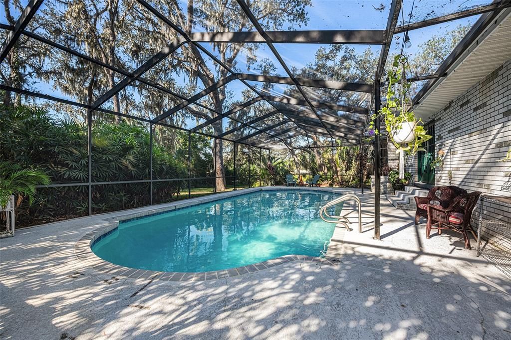 Activo con contrato: $519,900 (4 camas, 2 baños, 2300 Pies cuadrados)