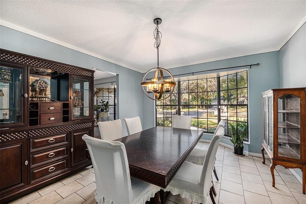 Activo con contrato: $519,900 (4 camas, 2 baños, 2300 Pies cuadrados)