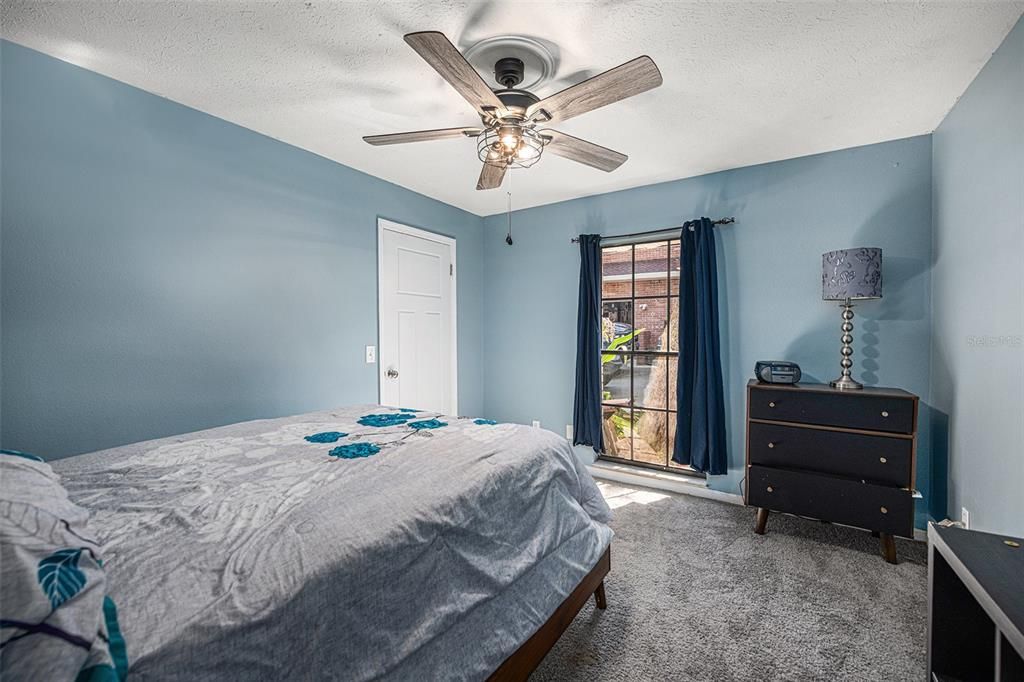 Activo con contrato: $519,900 (4 camas, 2 baños, 2300 Pies cuadrados)