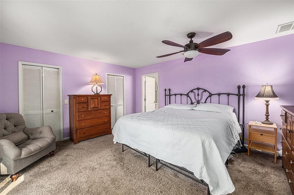 Activo con contrato: $519,900 (4 camas, 2 baños, 2300 Pies cuadrados)