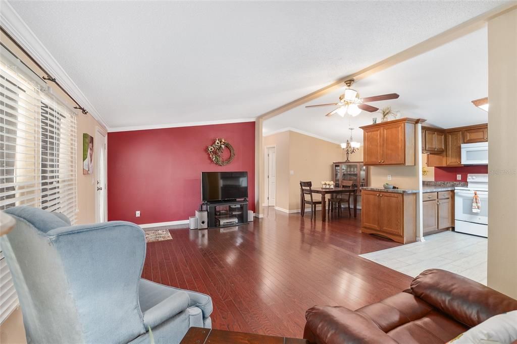 На продажу: $275,000 (3 спален, 2 ванн, 1248 Квадратных фут)