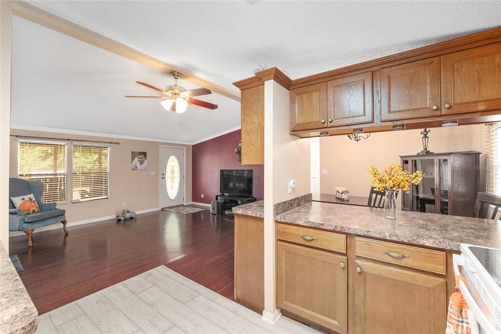 На продажу: $275,000 (3 спален, 2 ванн, 1248 Квадратных фут)