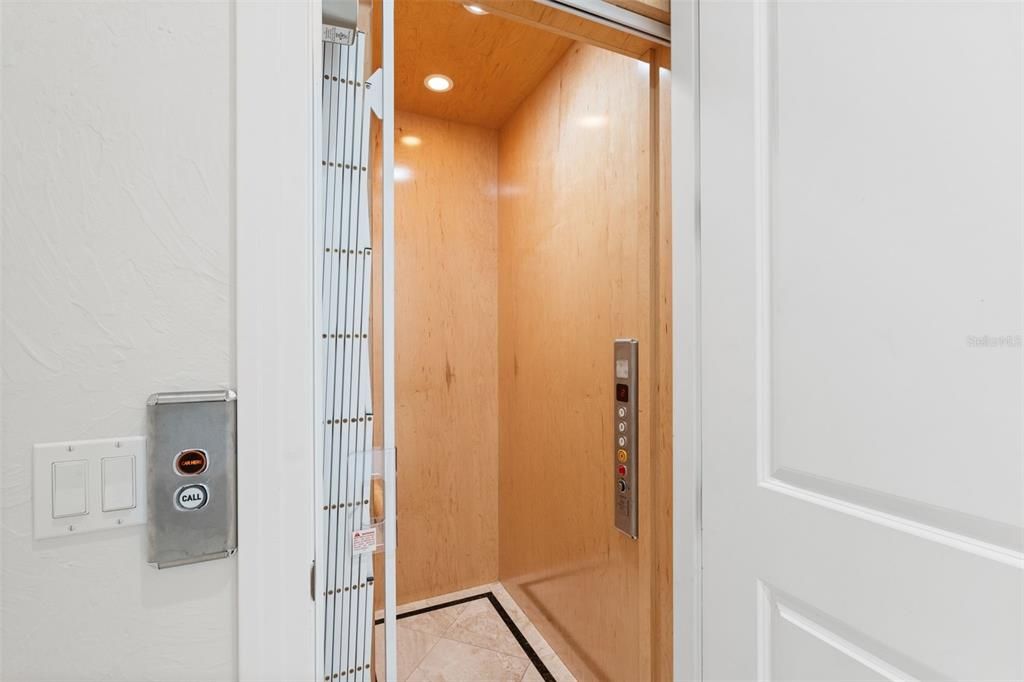 En Venta: $2,850,000 (3 camas, 4 baños, 3267 Pies cuadrados)